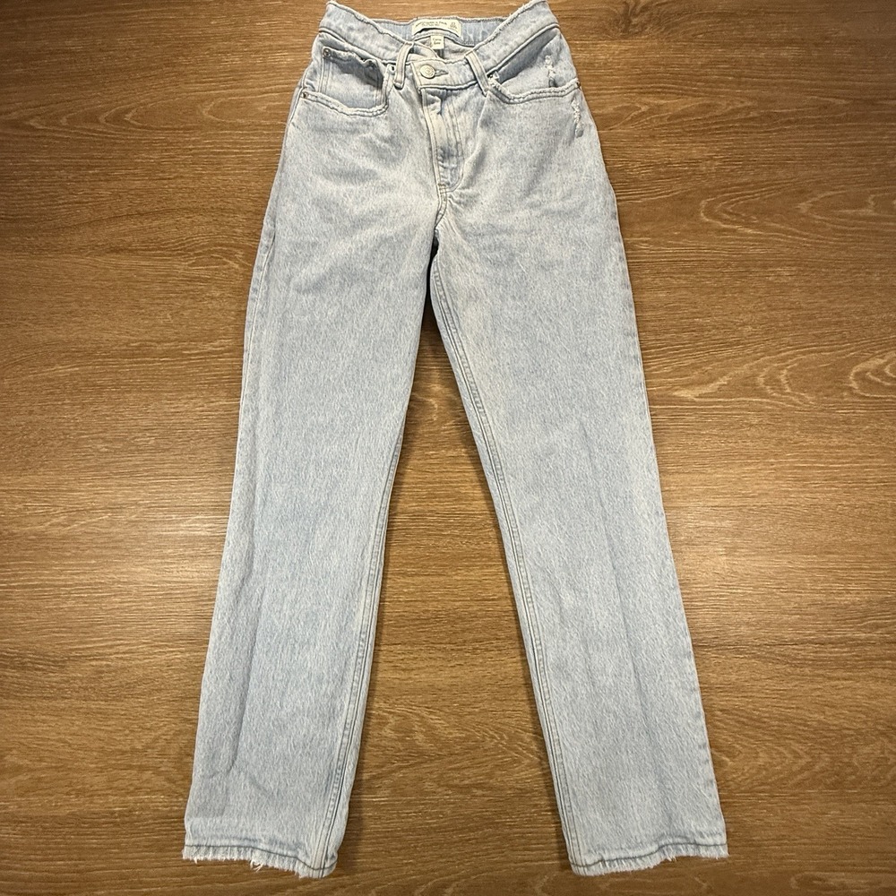 Abercrombie & Fitch Women's 23S Curve Love 90s Straight Jeans Light Wash Y2K